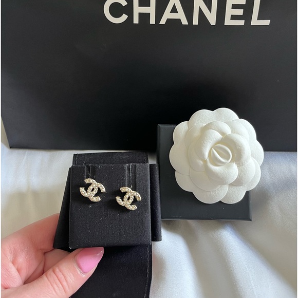 ** sold** Authentic Chanel earrings - Picture 1 of 6